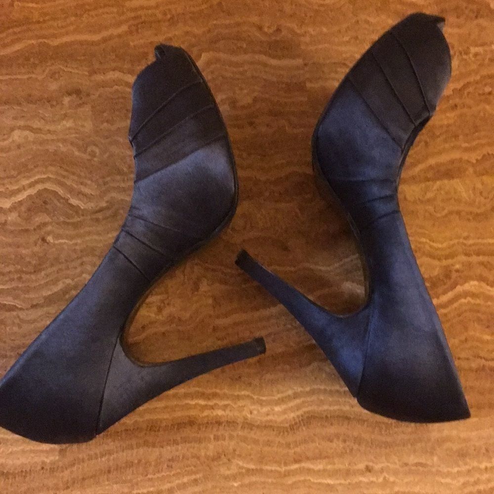 Lulu Townsend navy daffodil platform. Size 8 - Picture 6 of 7